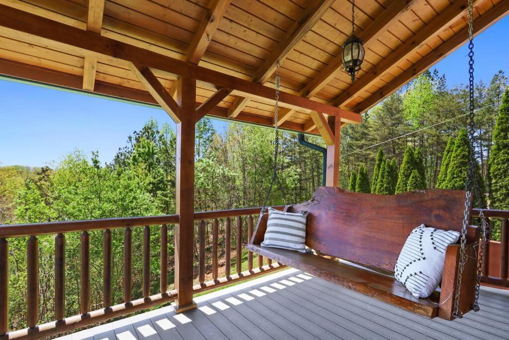 בלו רידג' Sky High Lodge By Bk Stays. Large Cabin. Amazing Views. Game Room. Jacuzzi. Six Bedrooms. Sleeps 12 מראה חיצוני תמונה