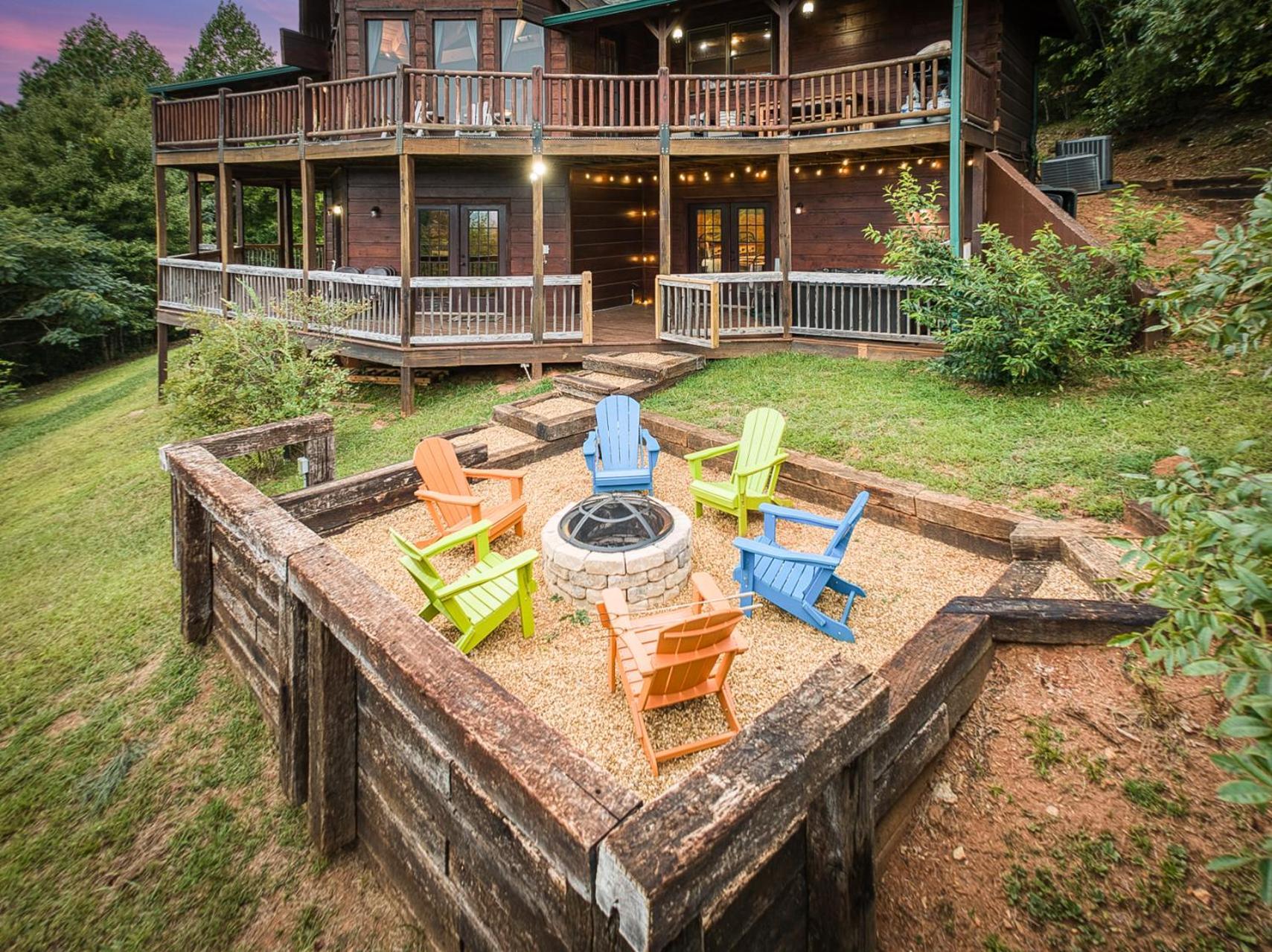 בלו רידג' Sky High Lodge By Bk Stays. Large Cabin. Amazing Views. Game Room. Jacuzzi. Six Bedrooms. Sleeps 12 מראה חיצוני תמונה