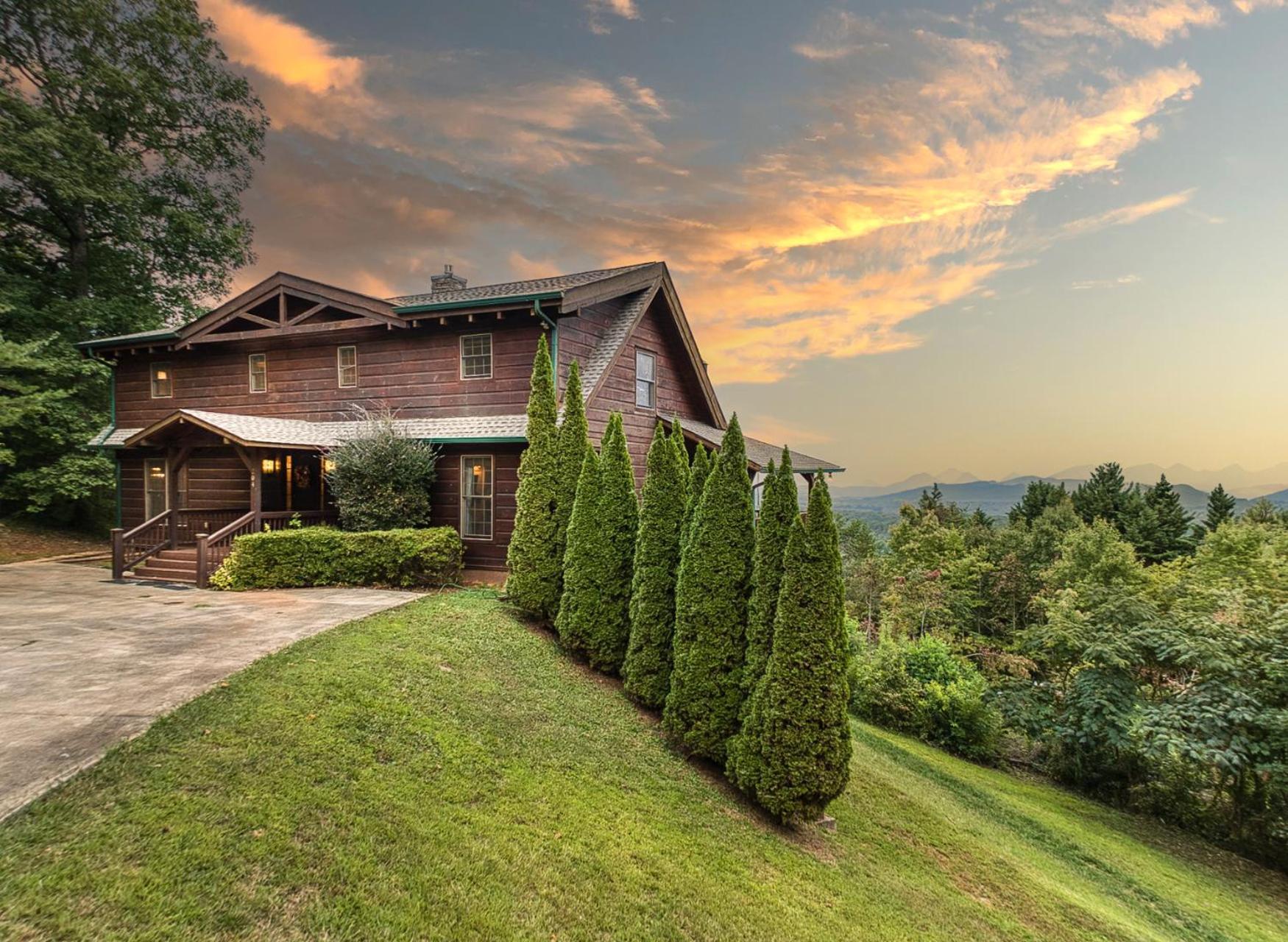 בלו רידג' Sky High Lodge By Bk Stays. Large Cabin. Amazing Views. Game Room. Jacuzzi. Six Bedrooms. Sleeps 12 מראה חיצוני תמונה